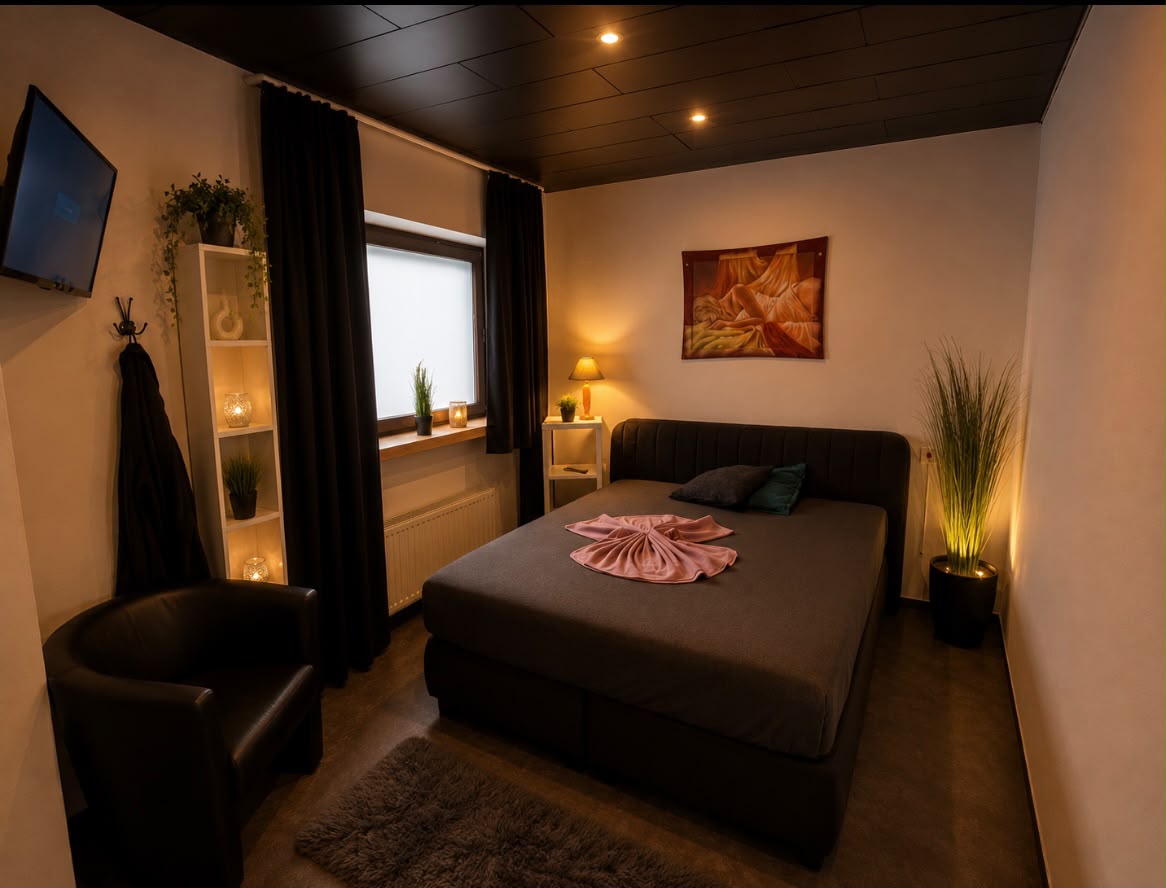 Schlafzimmer mit warmem Ambientelicht