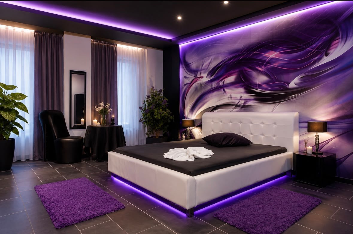 Schlafzimmer mit LED-Bett und Fototapete