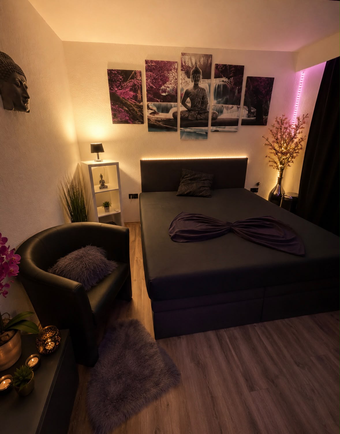 Schlafzimmer mit Ambientebeleuchtung